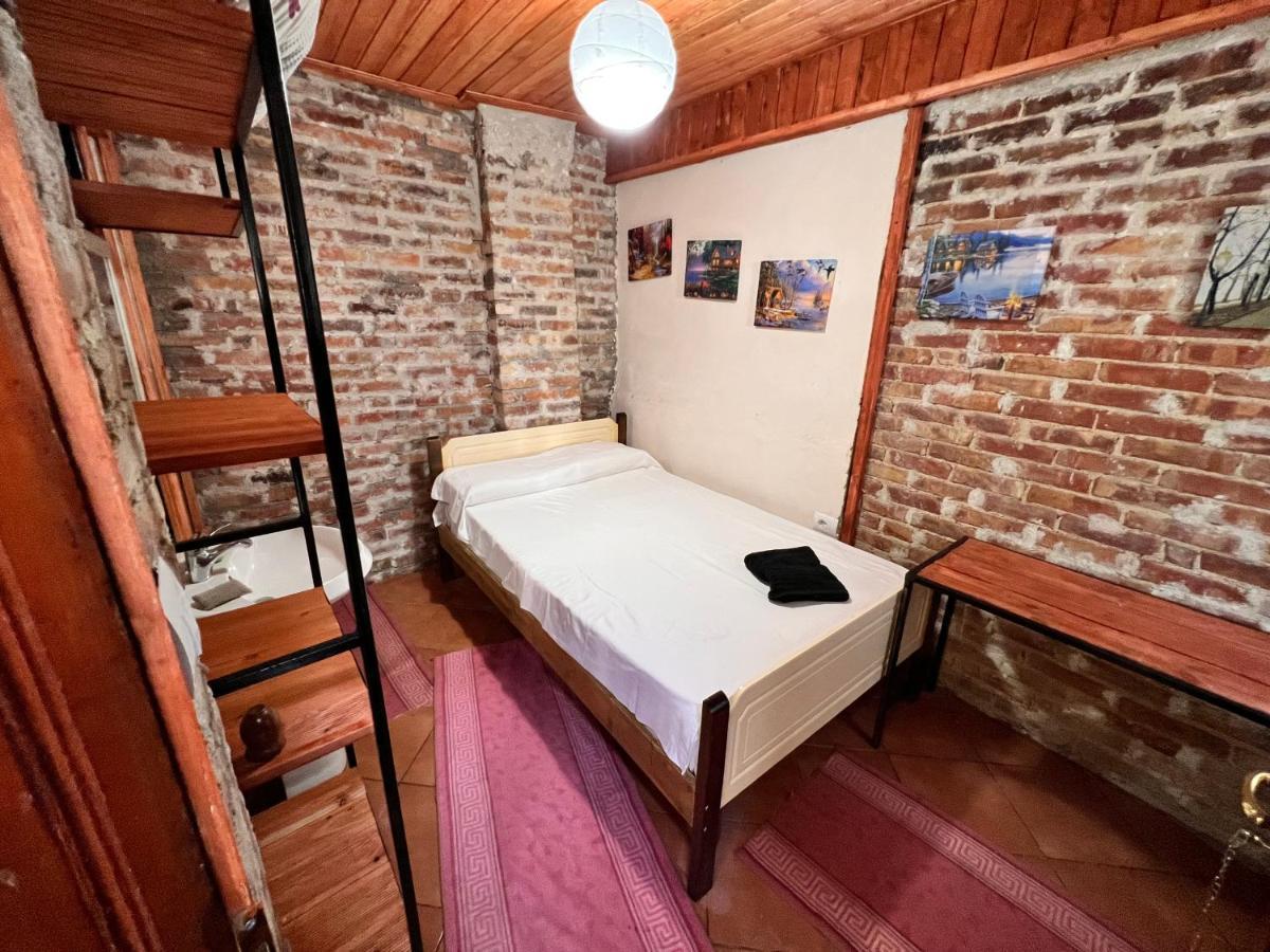 Rooms Nesti Inside Of Castle Krujë Екстериор снимка